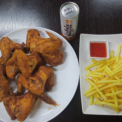 351. Italian Wings Ùno 1kg Marinované kuřecí křídla + Švestková omáčka+hranolky+Kofola 0.25l