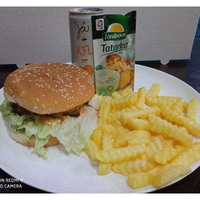 500. Cheese Burgr + hranolky + tatarka+Kofola 0.33l